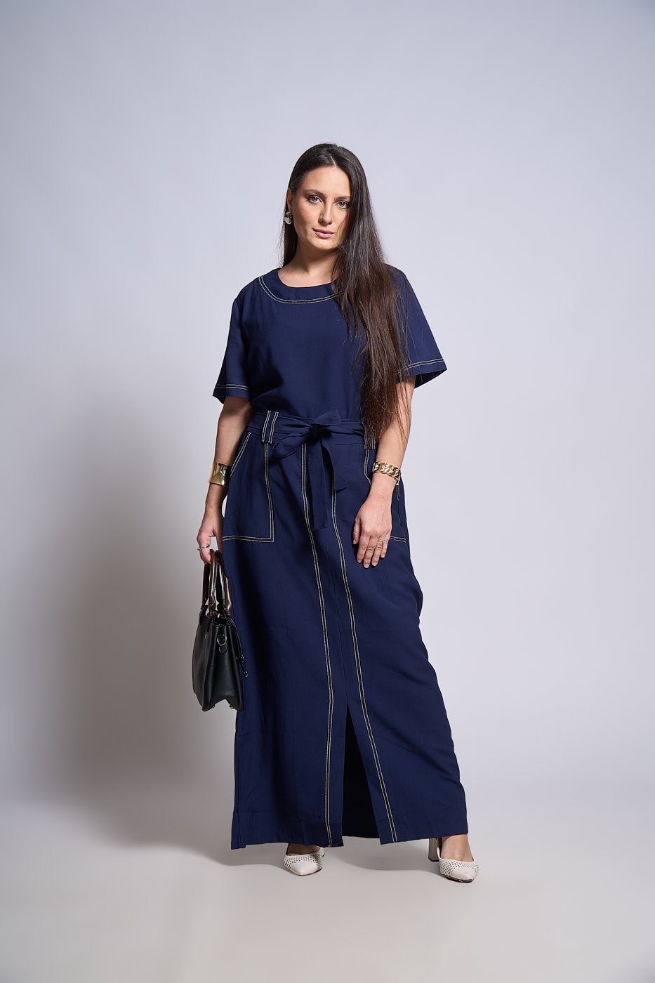 08 conjunto pespontado de blusa e saia midi com cinto e cinto faixa merliah