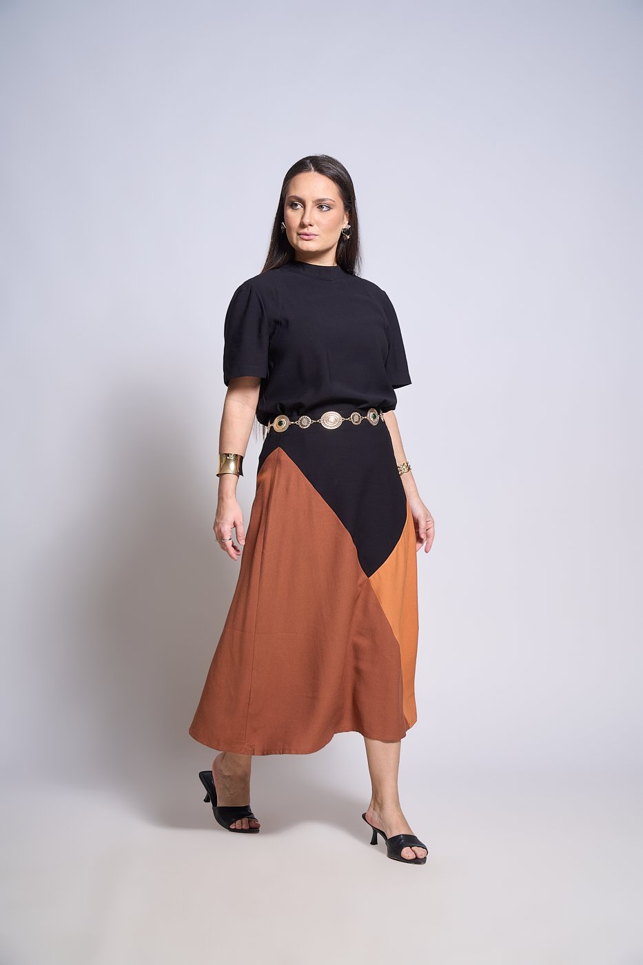 10 conjunto de saia midi com recorte geometrico e blusa gola padre violeta