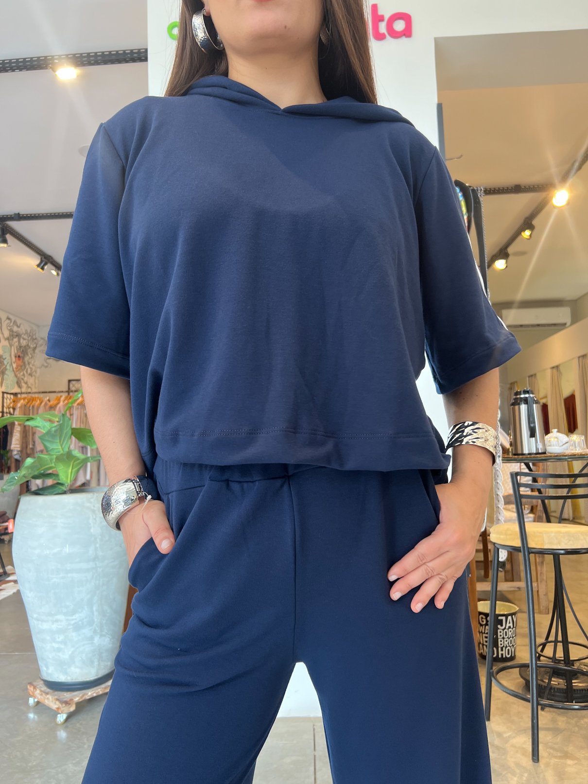 16 conjunto de moletinho e calca over com faixa esportiva e gola grande mayra
