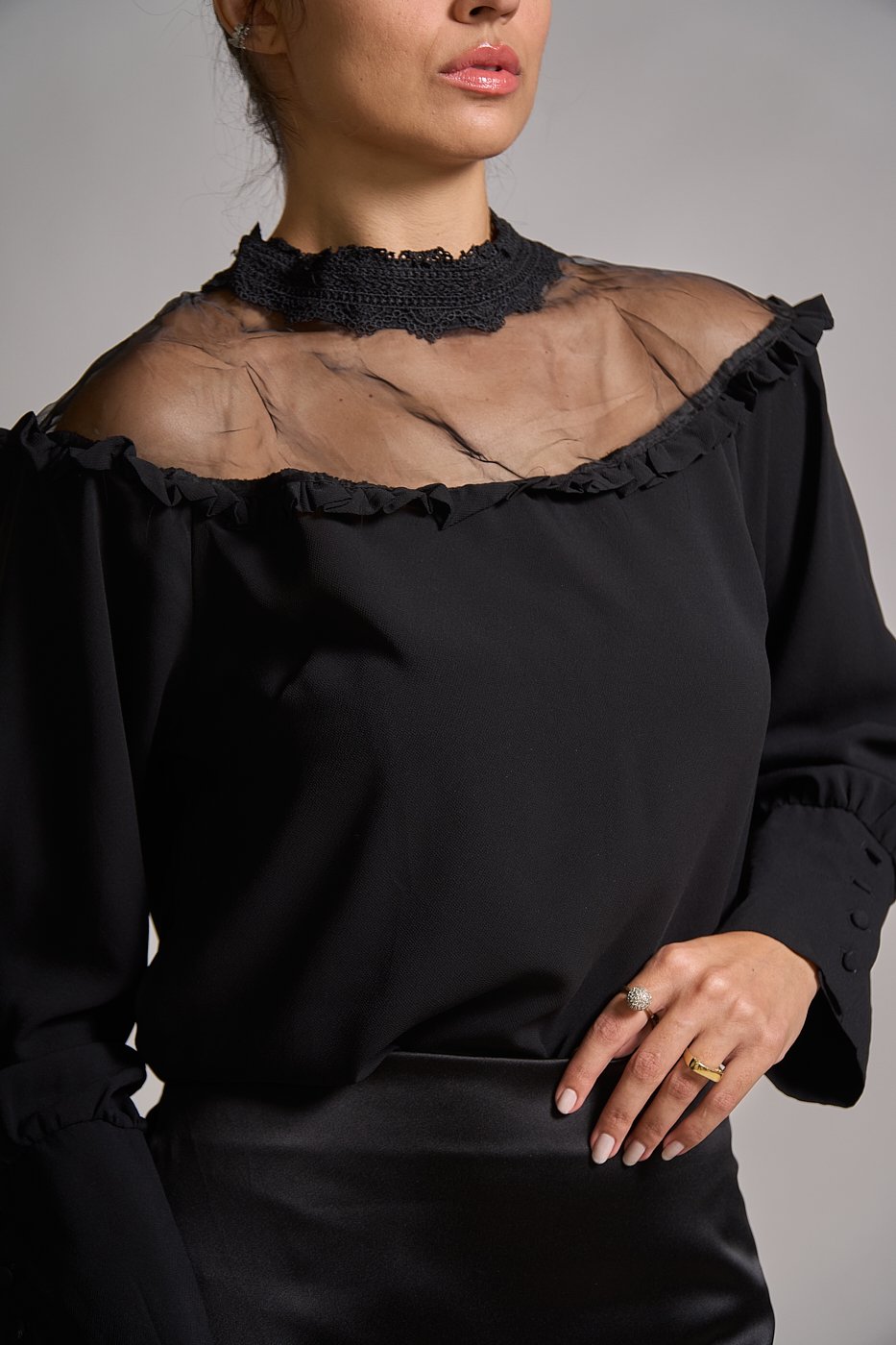 06 blusa com tule nos ombros entremeio na gola e botoes nas mangas jaqueline