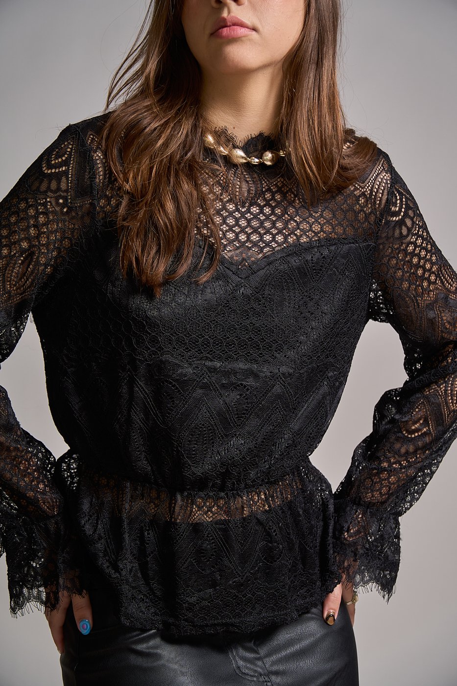 14 blusa de renda peplum com manga boca de sino bela