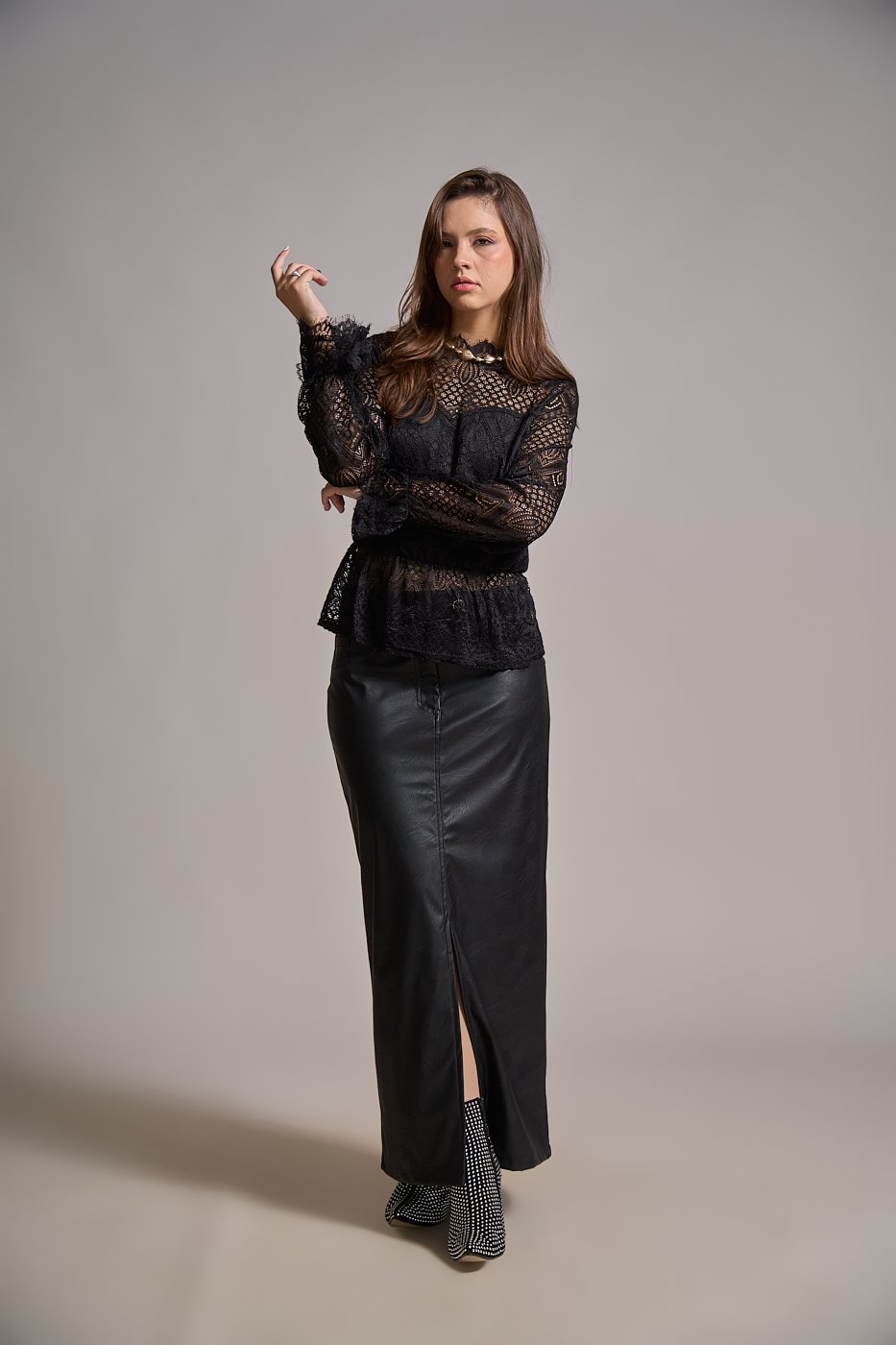 18 blusa de renda peplum com manga boca de sino bela
