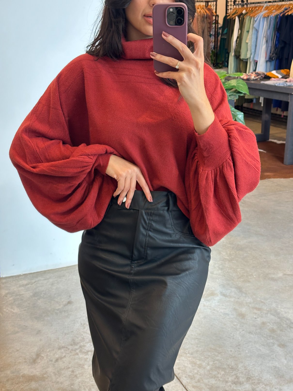 33 blusa de linha curta com gola alta misa