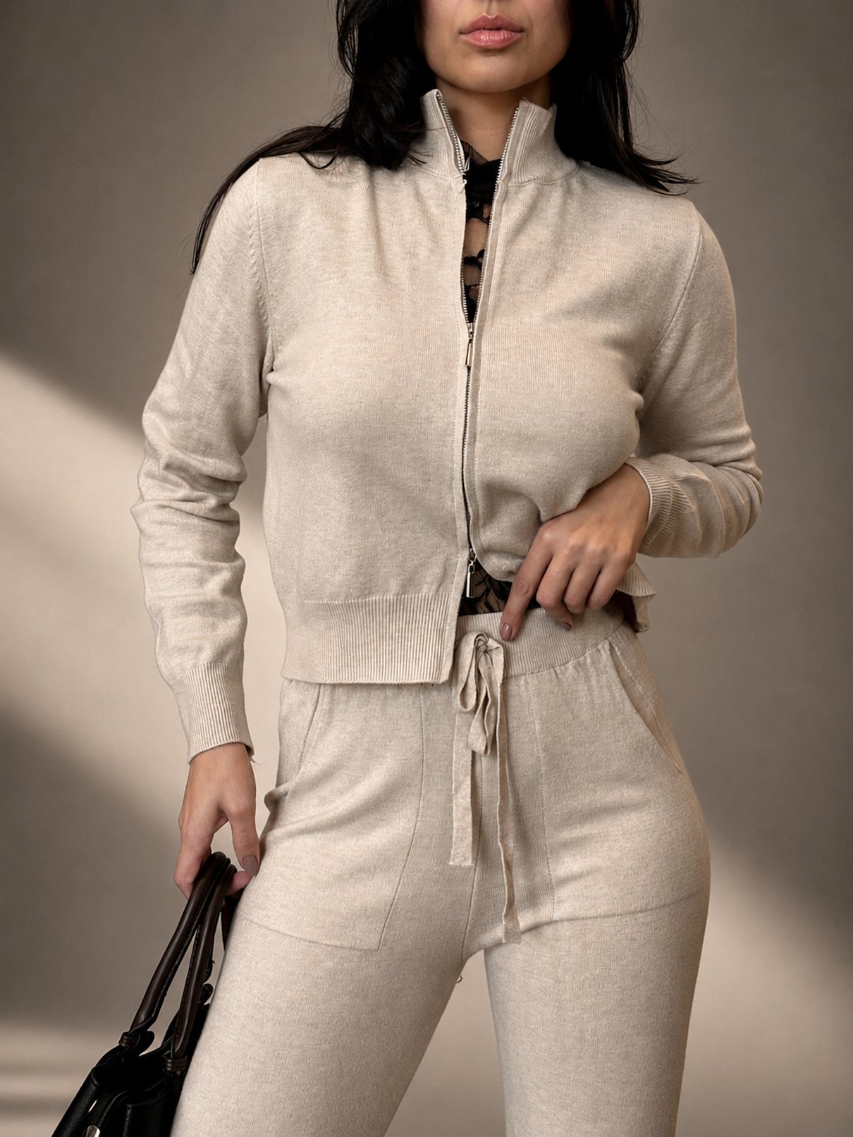 01 conjunto de blusa com ziper e calca pantalona em linha modal babi