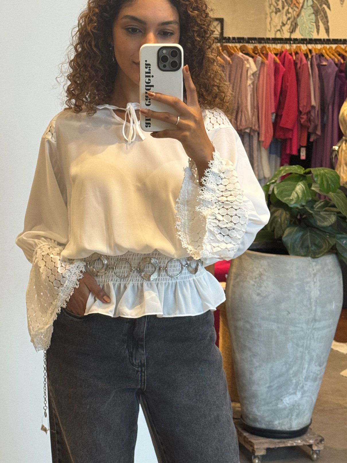 01 blusa com lastex na cintura e renda no ombro e manga miranda