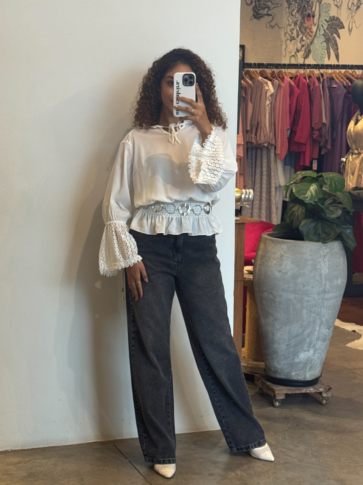 02 blusa com lastex na cintura e renda no ombro e manga miranda