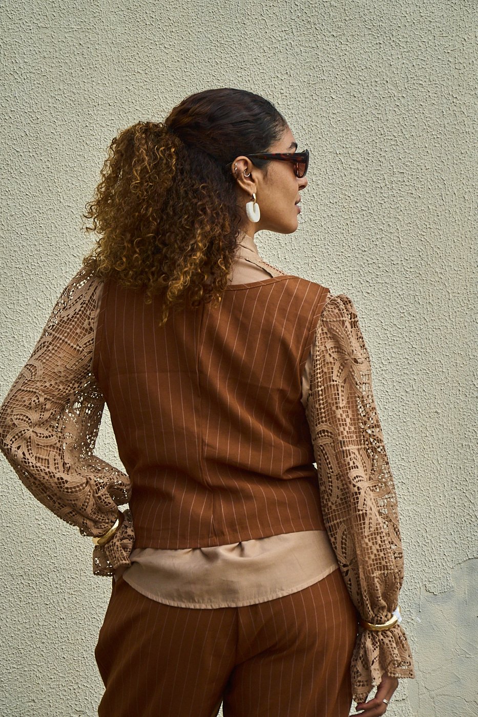 14 conjunto colete decote quadrado com calca social risca de giz luisa