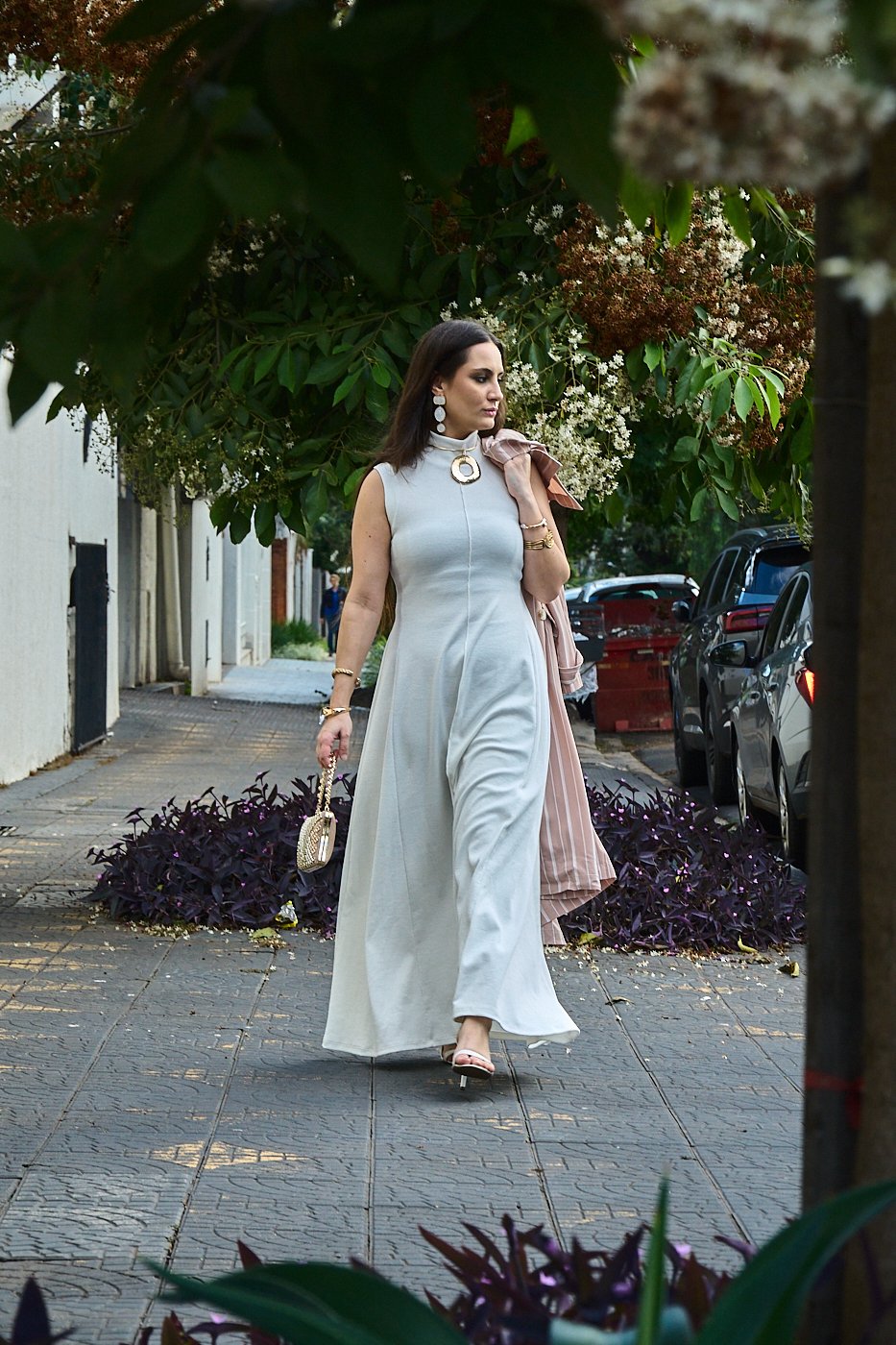 19 vestido canelado com recorte na gola rihanna
