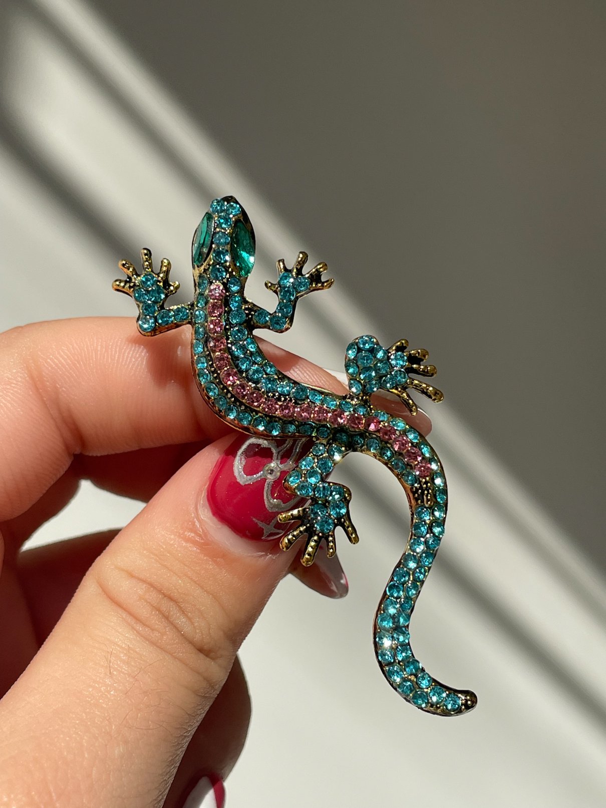 01 broche maxi lagarto dourado