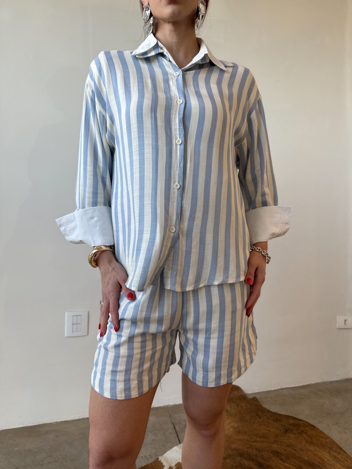 07 conjunto camisa de manga longa e short listrado em viscose melissa