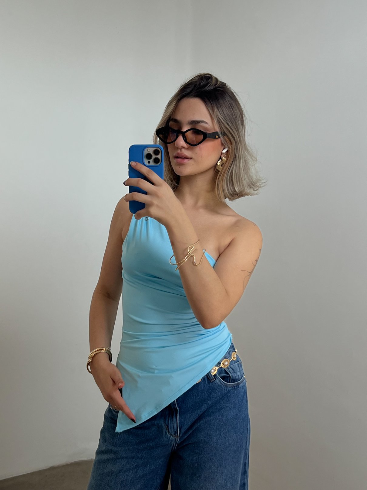 04 blusa nula manga assimetrica laura